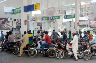 أسعار البنزين - محطة وقود في باكستان