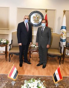 جانب من لقاء وزير البترول المصري والسفير العراقي بالقاهرة