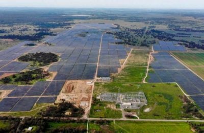 مزرعة للطاقة الشمسية في أستراليا