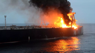 Photo of ناقلة النفط المحترقة في سريلانكا تتحرّك إلى الإمارات