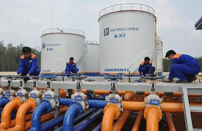 عمال في مواقع إنتاج النفط - فيتنام