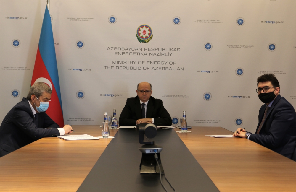 صورة من وكالة أذربيجان لاجتماع وزير الطاقة مع المدير التنفيذى لمشروع تاب