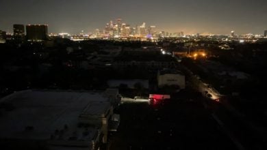 Photo of الظلام يضرب تكساس.. كيف تسبّبت موجة الصقيع في شلّ عاصمة صناعة الطاقة الأميركية؟