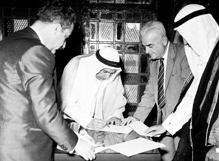توقيع اتفاقية بين الكويت وشركتي بي بي وشيفرون