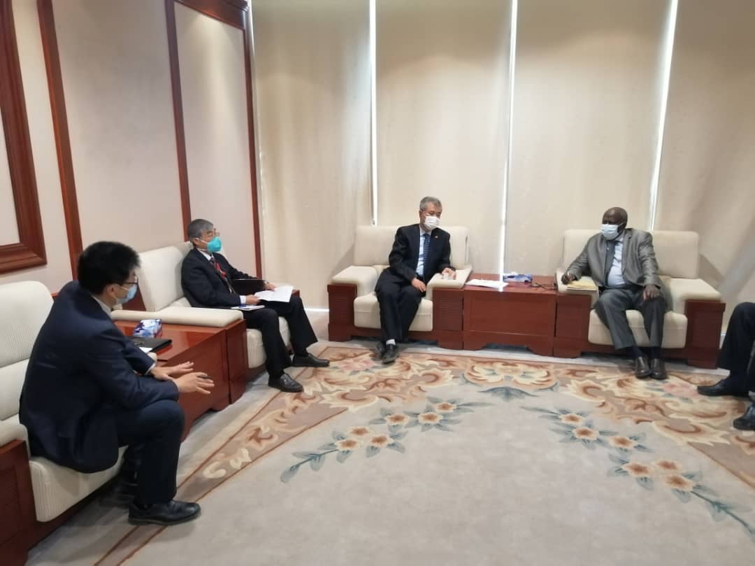 وزير نفط السودان خلال استقبال وفد المؤسسة الصينية