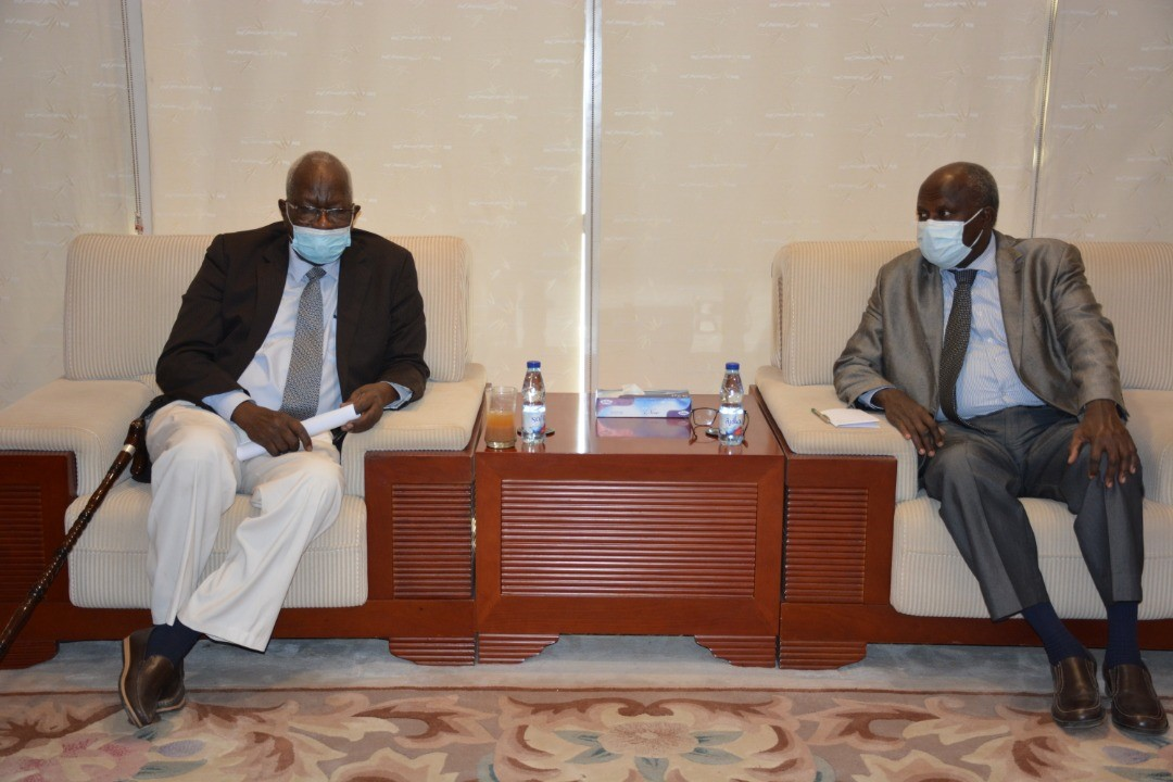 وزير الطاقة السوداني أثناء لقاءه والي غرب دارفور - الصورة من الوزارة (9 مارس 2021)