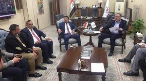 جانب من لقاء وزير الكهرباء العراقي وصلاح الخالدي ومجموعة من الخبراء