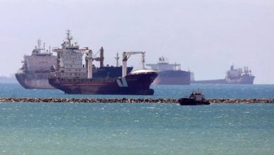 Photo of تحديث - استئناف الملاحة في قناة السويس بعد تعويم السفينة الجانحة