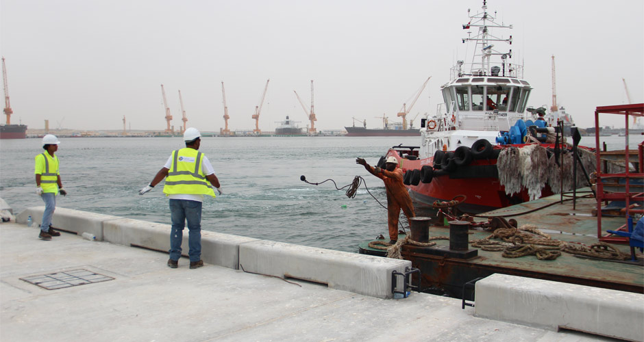 أسمنت عمان - ميناء الدقم في سلطنة عمان