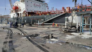 Photo of السيطرة على حريق بميناء طرابلس النفطي في ليبيا
