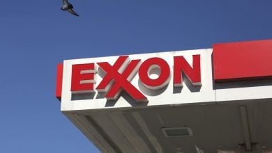 Photo of إكسون موبيل تتوسع في شراء الوقود المتجدد وسط دعوى قضائية بشأن المناخ