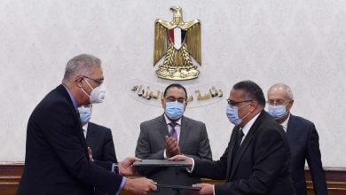 Photo of مصر توقع عقدًا لإنشاء مجمع بتروكيماويات بـ7.5 مليار دولار