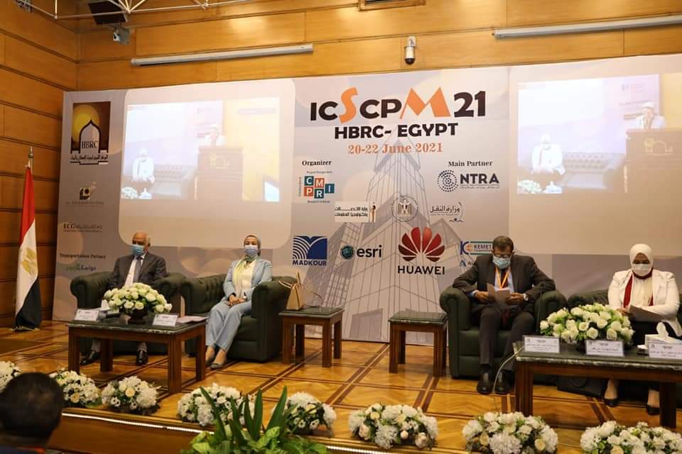 وزيرة البيئة المصرية حلال المؤتمر الدولي للتشييد المستدام