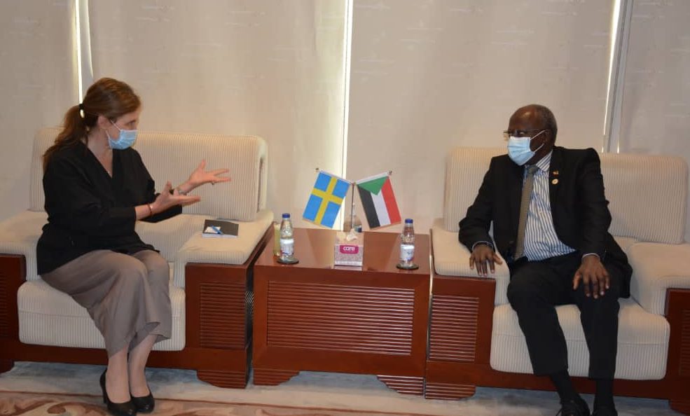 وزير الطاقة السوداني خلال لقاءه سفيرة السويد