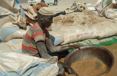 أحد عمال تعدين الذهب في السودان