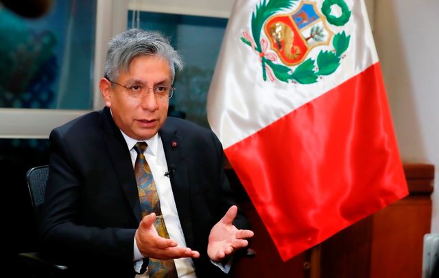 وزير الطاقة والتعدين في بيرو إيفان ميرينو