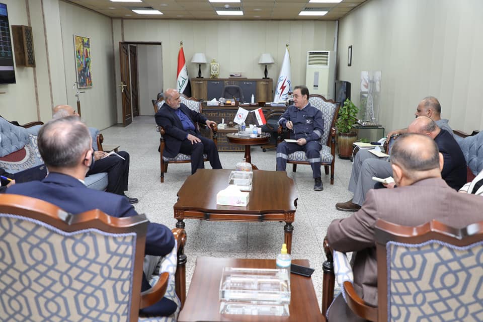 جانب من مباحثات القائم بأعمال وزير الكهرباء العراقي مع السفير الإيراني