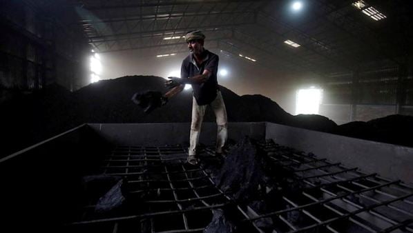 مستودع فحم في إحدى المحطات الكهروحرارية الهندية