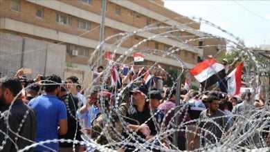 Photo of العراق.. محتجون يغلقون شركة نفط ذي قار للمطالبة بالتعيين