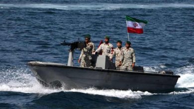 Photo of إيران تحتجز سفينة على متنها 1000 برميل ديزل
