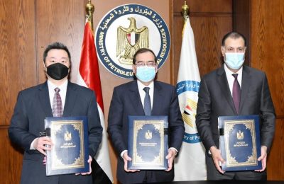 جانب من مراسم توقيع الاتفاقية الجديدة مع أباتشي الأميركية - الصورة من وزارة البترول المصرية