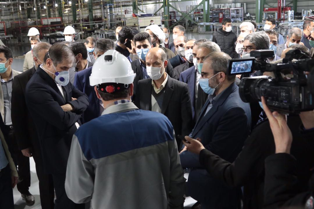 إيران تطلق أول مصنع للخلايا الشمسية