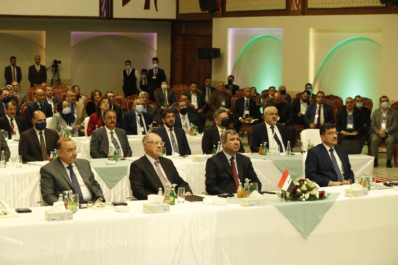 وزير النفط العراقي خلال حضوره ملتقى الطاقة في العراق