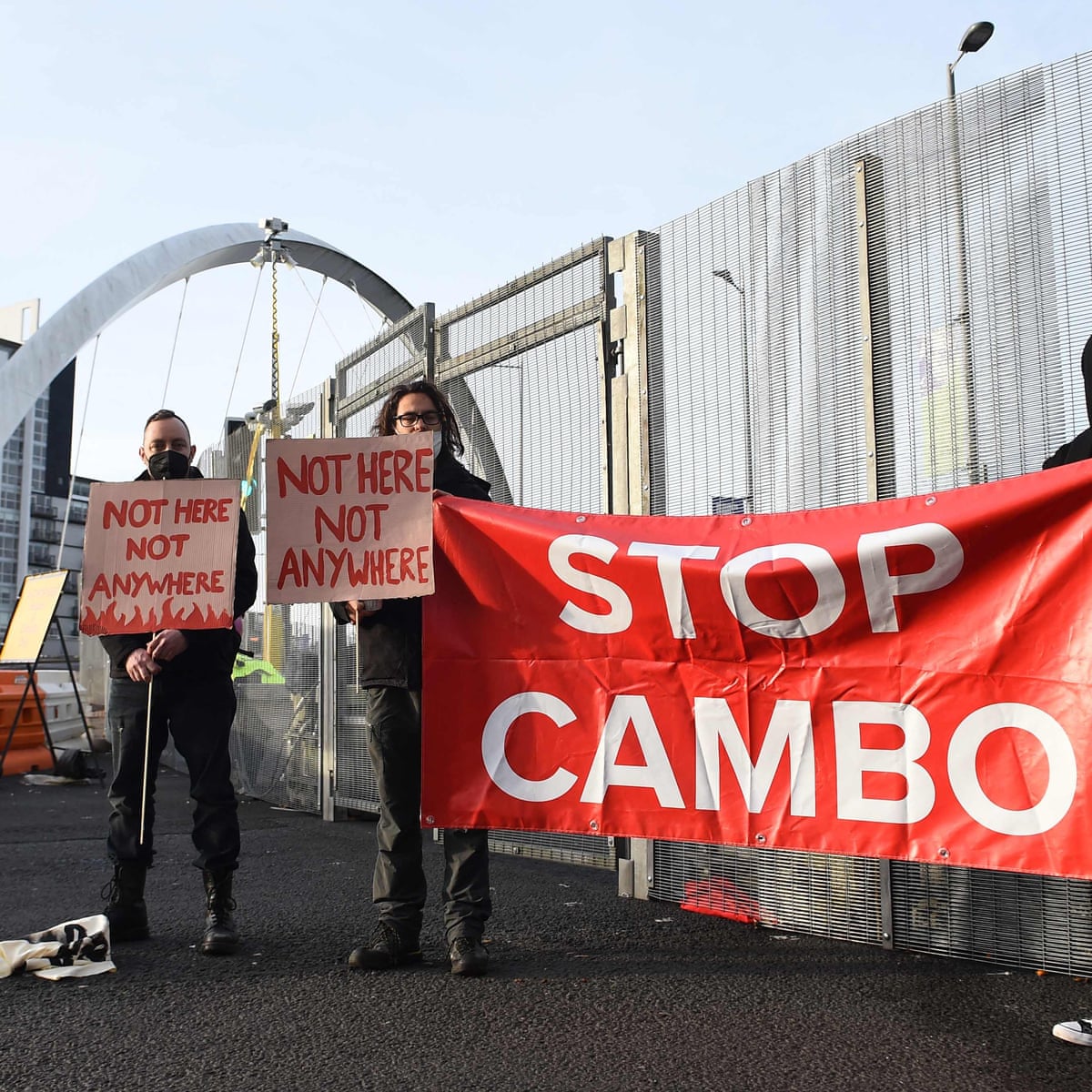 نشطاء يحتجون ضد حقل كامبو النفطي- نشطاء المناخ
