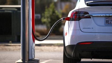 Photo of السيارات الكهربائية تخفض 76% من الانبعاثات مقارنة بـ"التقليدية" بحلول 2030 (تقرير)