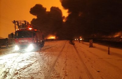 جانب من عمليات إأطفاء حريق خط النفط العراقي -التركي
