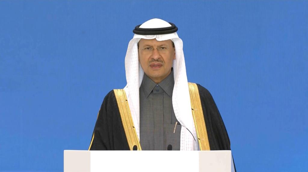 وزير الطاقة السعودي خلال وضع حجر أساس مشروع طاقة الرياح في أذربيجان