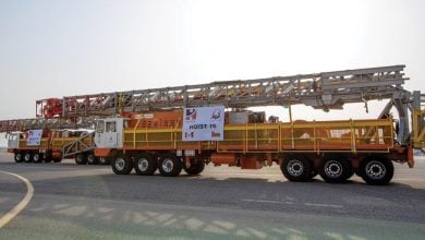 Photo of شركة نفط عمان تستعين بمعدات عملاقة لصيانة الآبار (صور)