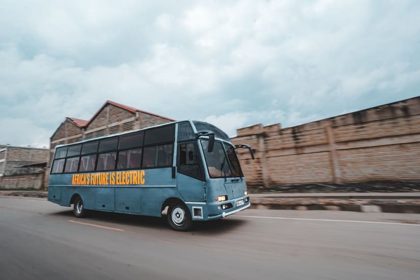 أول حافلة كهربائية في كينيا