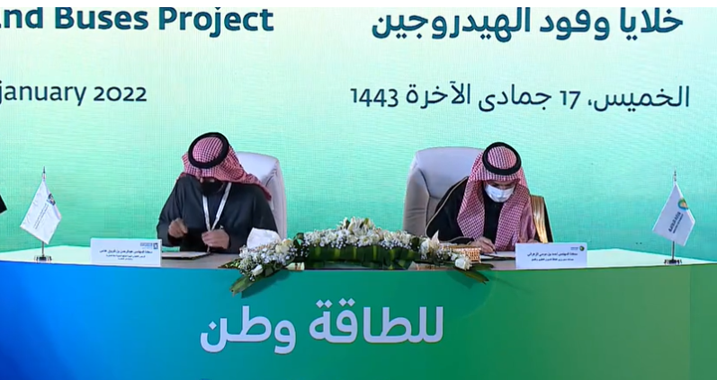 وزير الطاقة السعودي الأمير عبدالعزيز بن سلمان خلال التوقيع