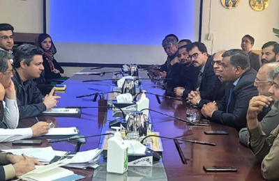 وزير الطاقة الباكستاني حماد أظهر في لقاء مع جمعية الغاز الطبيعي المضغوط