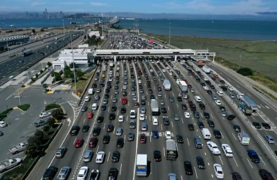 كاليفورنيا تضع قواعد جديدة للحد من عوادم السيارات