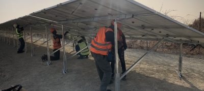 ألواح الطاقة الشمسية تغطي مخيم ملكال للنازحين