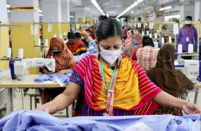 مصنع للملابس في بنغلاديش