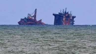 Photo of بعد غرق سفينة محملة بالوقود.. جهود تونسية لمنع كارثة بيئية (فيديو)