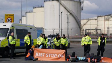 Photo of صراع نشطاء المناخ في بريطانيا مع الوقود الأحفوري يصل لساحات القضاء