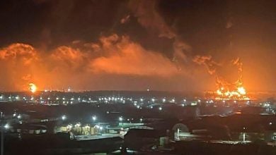 Photo of حريق يلتهم مستودعًا لتخزين النفط في روسيا (فيديو)