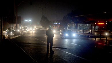 Photo of عجز الكهرباء في إيران يجبر الحكومة على تقليص ساعات العمل