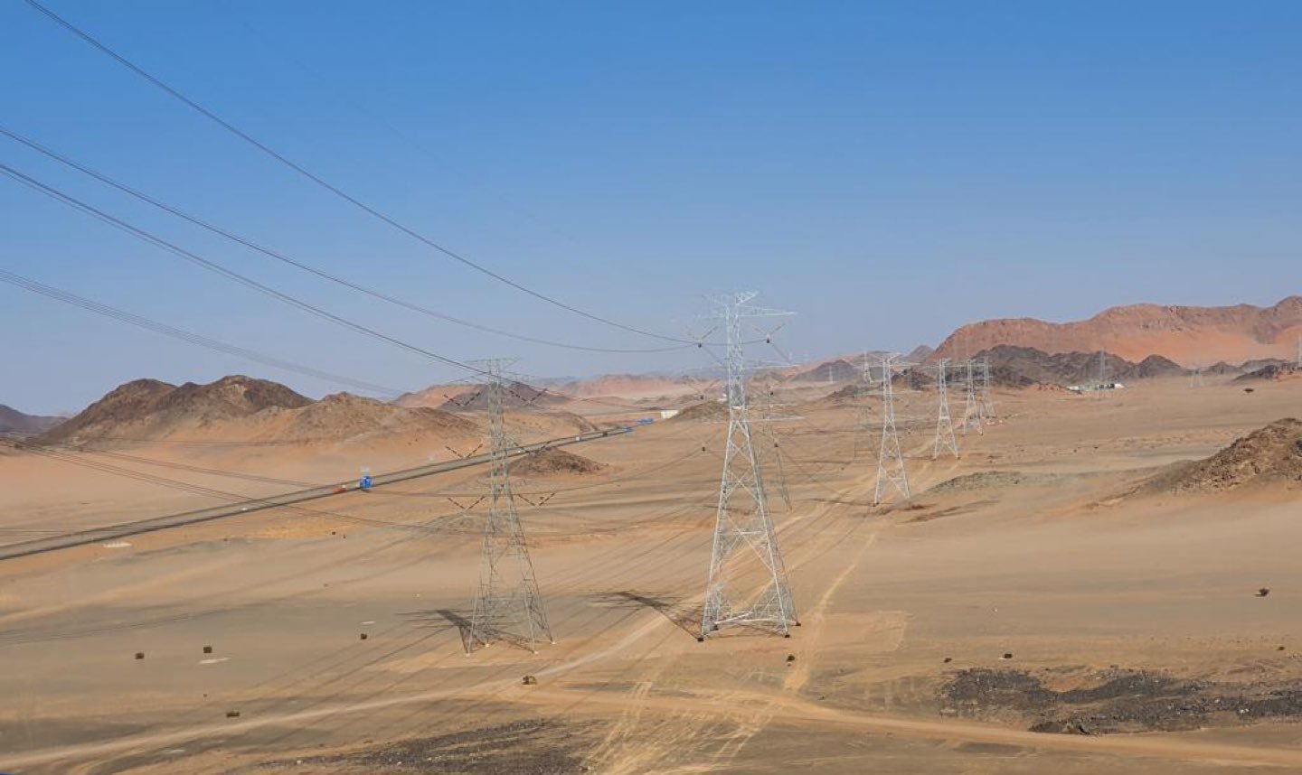 أطول خط كهرباء هوائي في السعودية