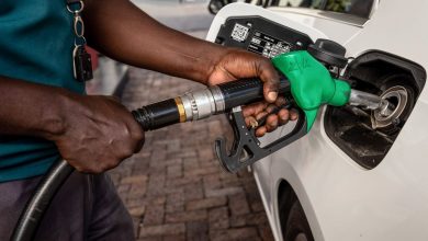 Photo of جنوب أفريقيا تخفض أسعار الوقود في أغسطس.. مع إلغاء الدعم