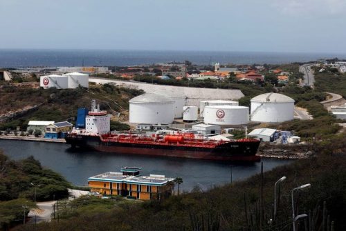 الصين تستقبل شحنات من النفط الفنزويلي