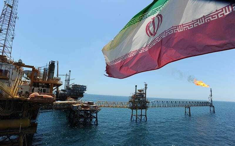 مخزون النفط الإيراني البحري يعوض الإمدادات الروسية
