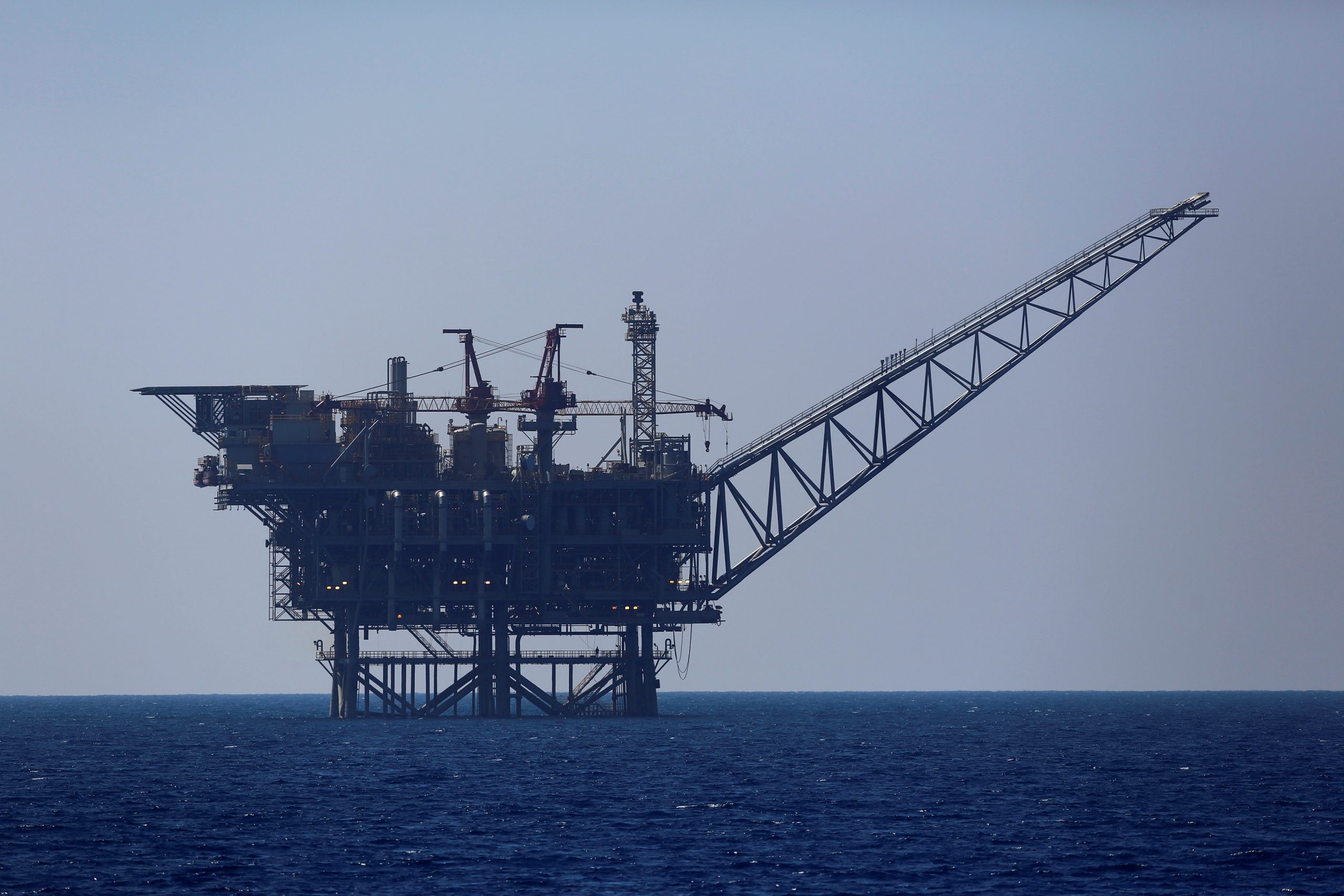 منصة للتنقيب عن الغاز الإسرائيلي في البحر المتوسط