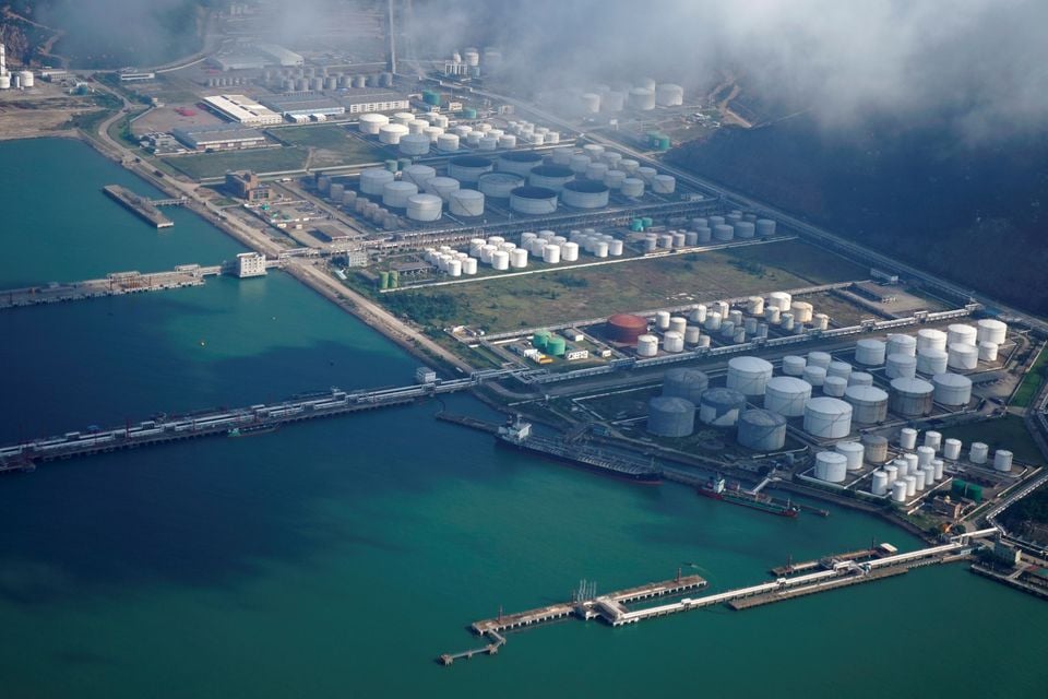 ميناء تشوهاي الصين حيث يتم استقبال شحنات النفط الروسي