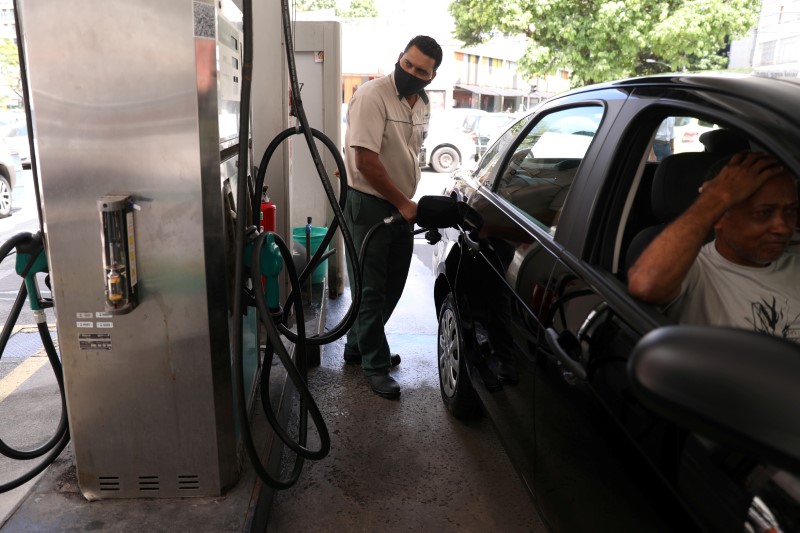 أفغانستان تتفق على استيراد البنزين والغاز من روسيا