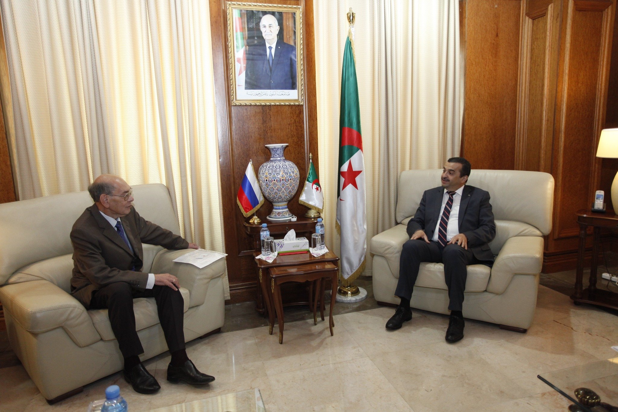 وزير الطاقة الجزائري محمد عرقاب يلتقي السفير الروسي الجديد لدى بلاده